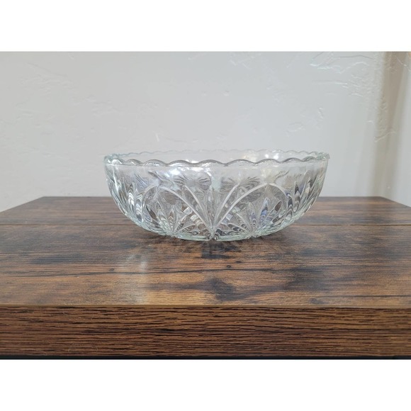 𝅺8" Crystal Glass Serving Bowl - Picture 6 of 9